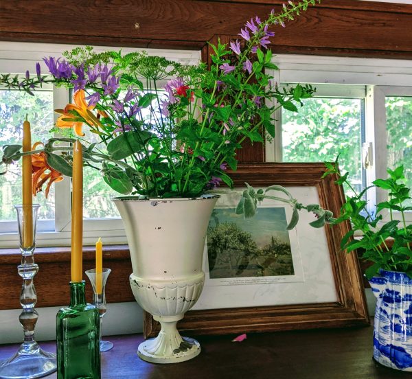 10 Simple Flower Arranging Tips - The Peaceful Haven